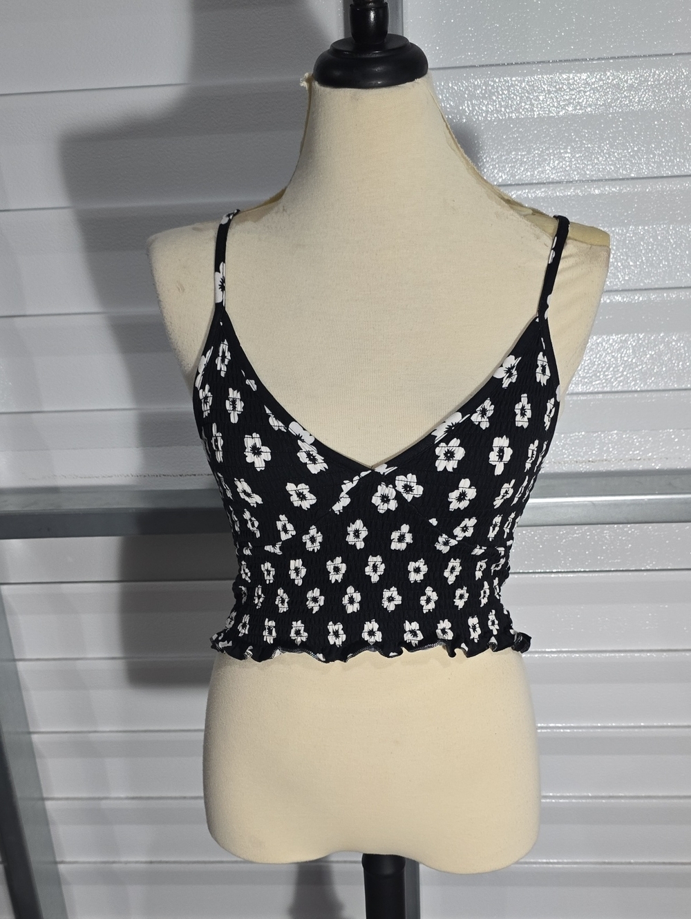 Rue21 Black and White Floral Smocked Cropped Cami Size XL